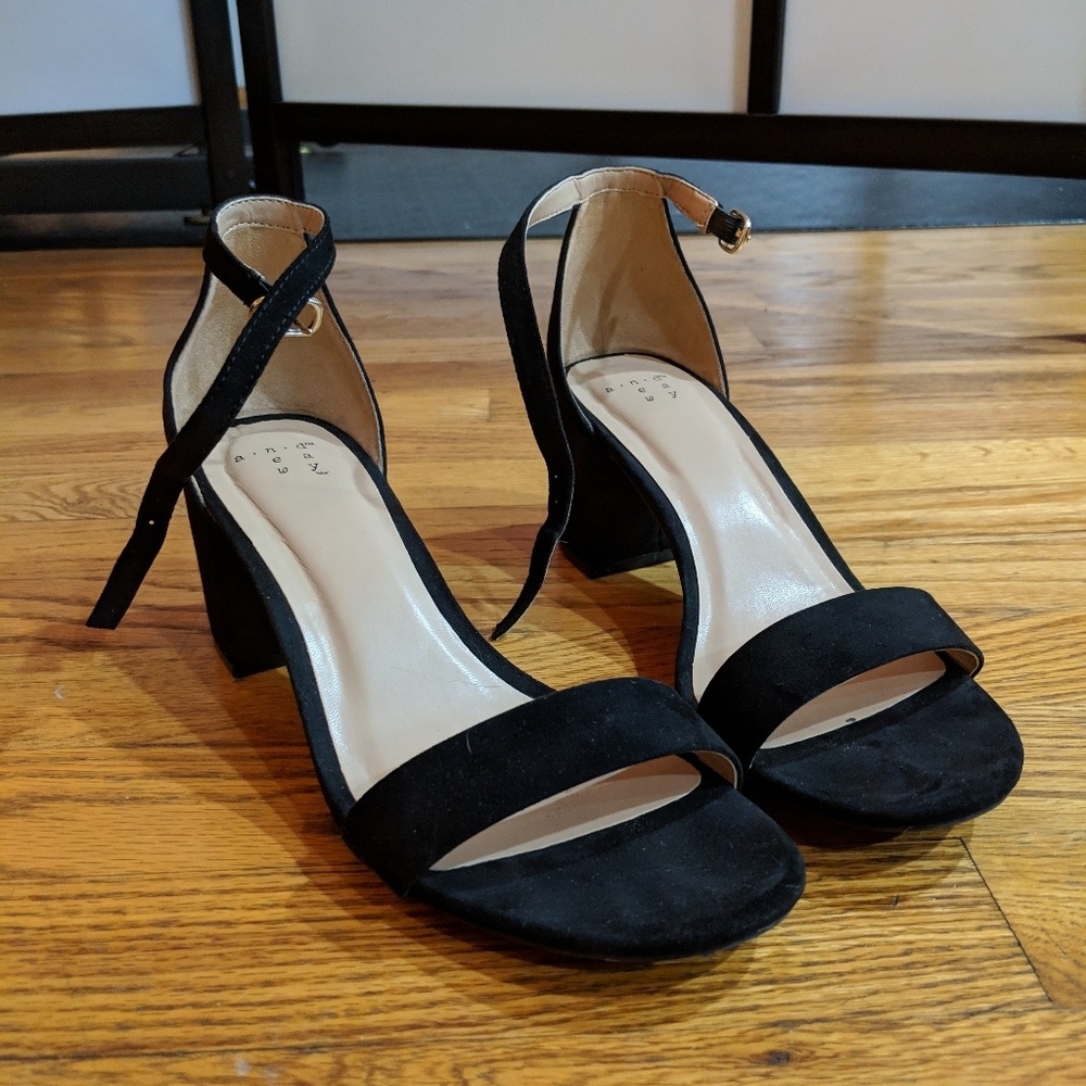 A New Day Michaela black 2-in h block heels